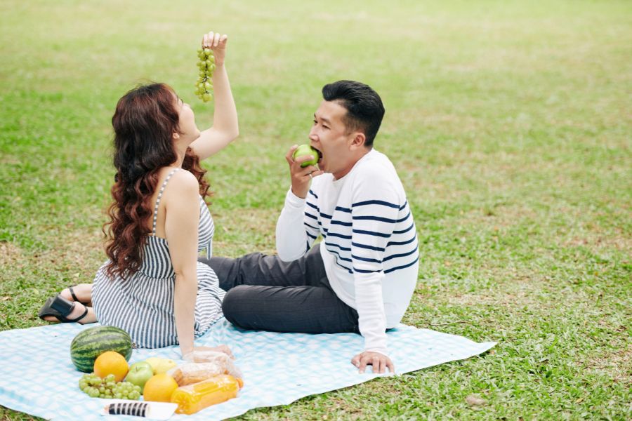 דייט עם מגש פירות מפנק פרי גנך